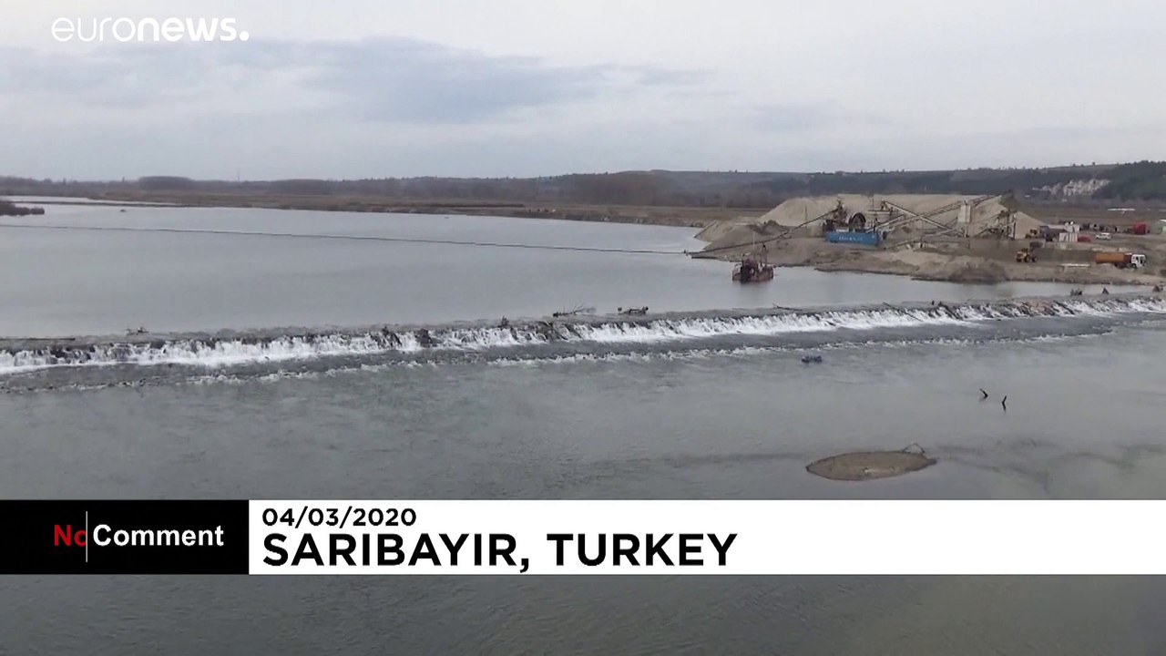 Des migrants traversent l'Evros pour tenter de rejoindre l'Europe