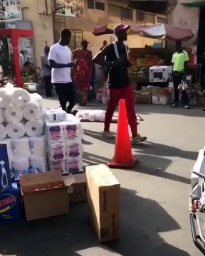 Sandaga - Une asiatique tombe en syncope en pleine rue et crée la panique