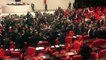 شاهد: عراك في البرلمان التركي بين أعضاء الحزب الحاكم والمعارضة بسبب سوريا