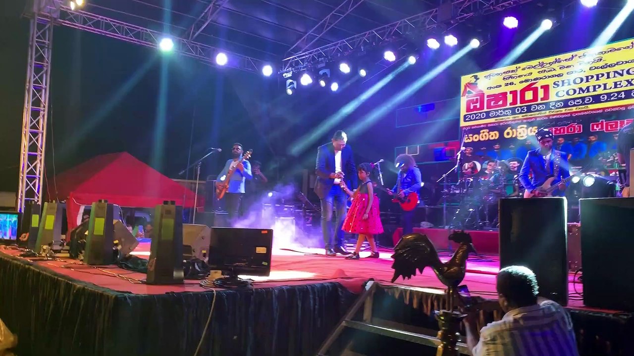 ආක්ශා චමෝදි දුව තරිඳු කොස්තා මාමා සමගින් පලමු වතාවට ගයන මියුරුපෙම් මදිරාවේ...