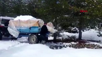 Denizli yaz aylarının şerbeti için kar toplayıp, kuyularda saklıyorlar