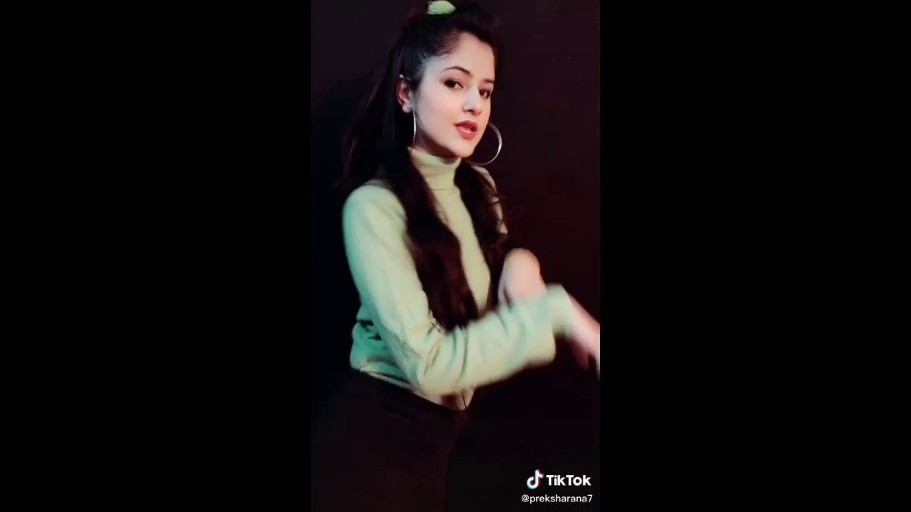 Goa Wale Beach Pe rani ankhe meech ke tahandi thandi beer piyenge dono photo kheech ke