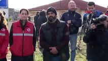 Edirne yunan polisinin ailesinden ayırdığı 10 yaşındaki menice, pazarkule sınır kapısında ailesine...