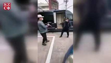 Virüsten sonra Çinlilerin yeni selamlaşma yöntemi