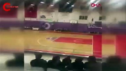İstanbul'da basketbol maçında skandal görüntüler!