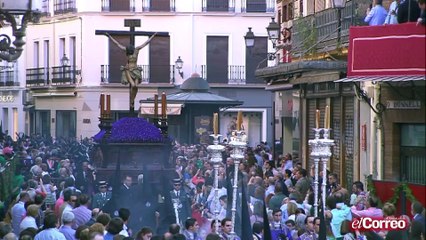Santísimo Cristo de la Buena Muerte a su entrada en Carrera Oficial