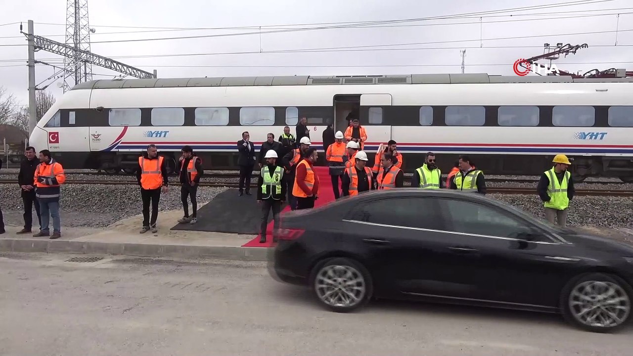 Ulaştırma Bakanı Turhan, Ankara-Sivas YHT hattında ilk test sürüşünü yaptı