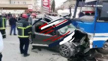 Kocaeli'de öğrenci taşıyan minibüs kaza yaptı: Çok sayıda yaralı var