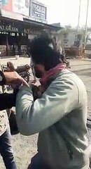 बिना परमिट के सड़क पर दौड़ रहा था Rapido चालक, ऑटो चालकों ने पकड़ा