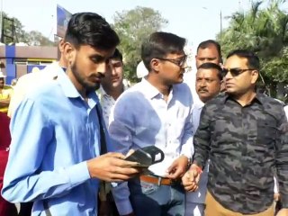 इंदौरः मंत्री के बेटे ने प्रोटोकॉल तोड़कर नई सिटी बसों को दिखाई हरी झंडी