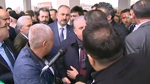 Trafik kazasında hayatını kaybeden ünlü hafız ve mevlithan İsmail Coşar ve eşi Sevim Coşar son yolculuğuna uğurlanıyor
