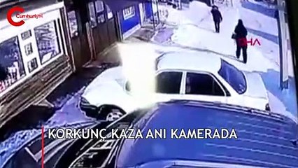 Korkunç kaza anı: Aracıyla yayaların arasına daldı