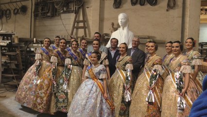 La Ciudad del Artista Fallero recibe a las Falleras Mayores en sus talleres.