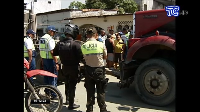 Tráiler iba de retro y atropelló a un adulto mayor en Guayaquil