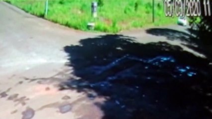Câmera registra grave acidente envolvendo carro e moto na Vila Tolentino