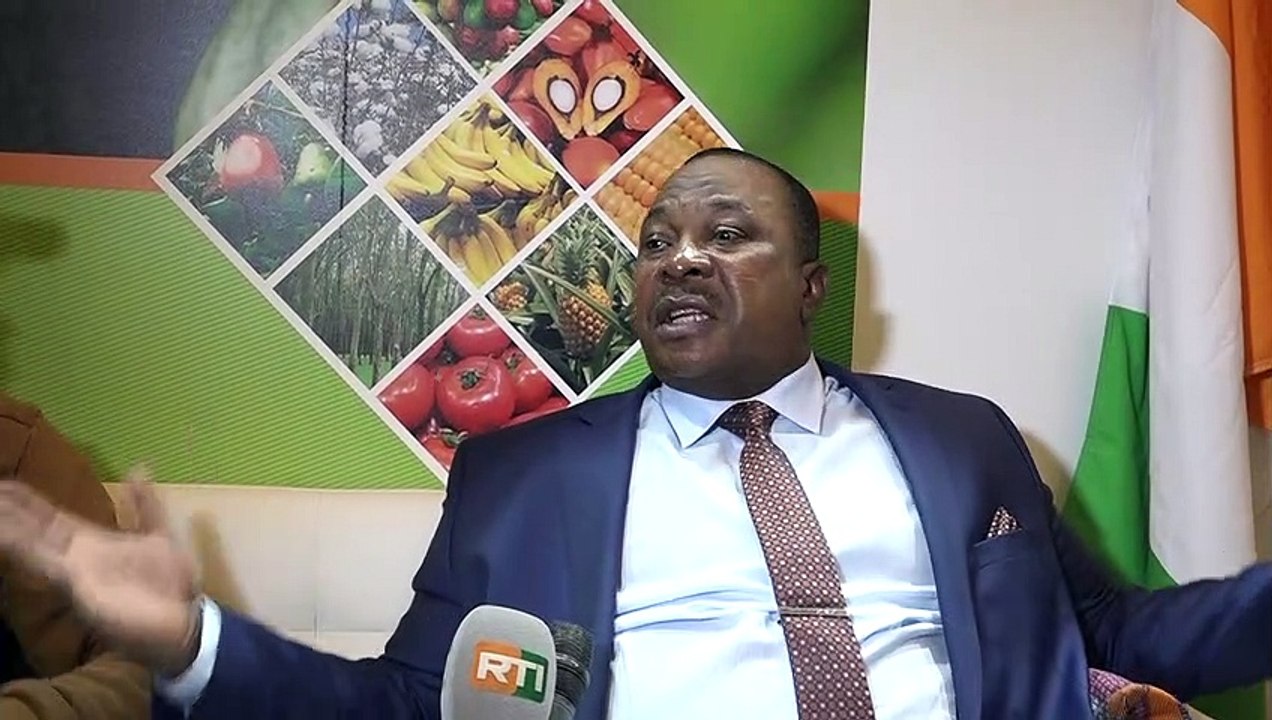 SIA 2020  : Rencontre entre Kobenan Adjoumani et Jean-Marie Koné, le Régisseur du concours Crédit Agricole suite à l'incident avec un jeune ivoirien au salon.