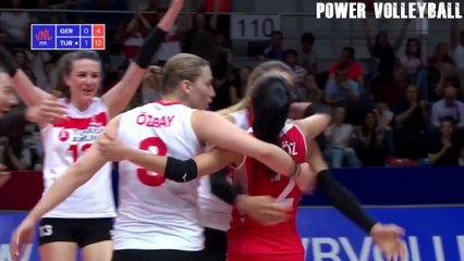 Simge Akoz ¦ Amazing Volleyball Libero ¦ Crazy Saves (HD)