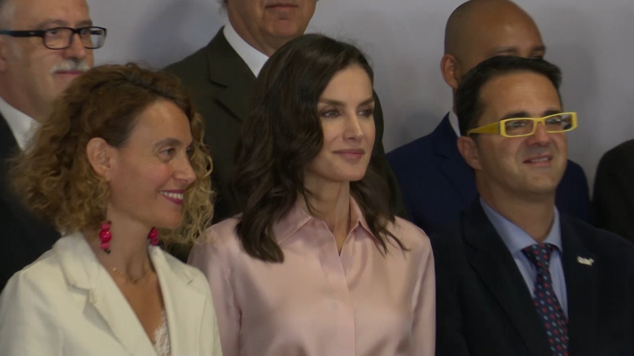 Letizia sorprende con su look en acto del Día Mundial de las Enfermedades Raras