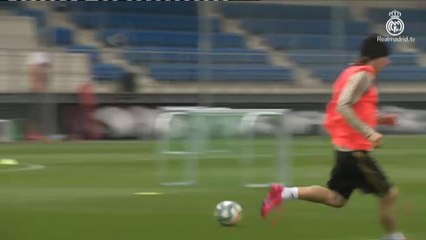 El Real Madrid completa un entrenamiento pasado por agua