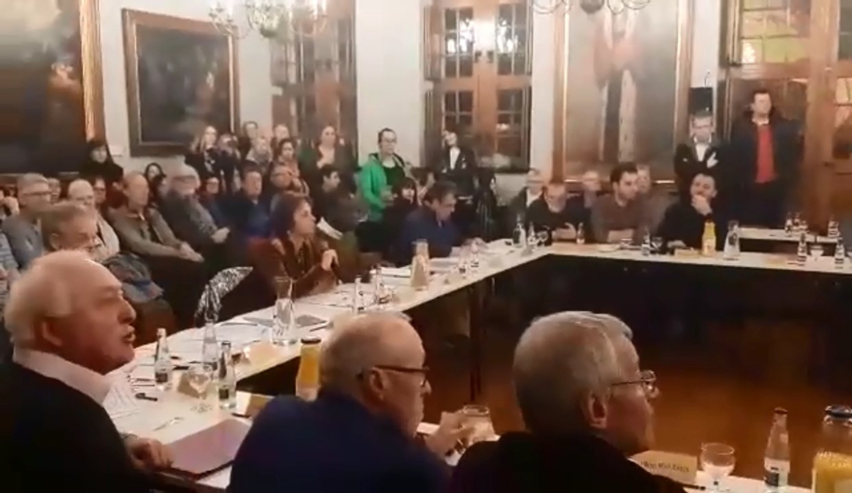Un conseiller de l'opposition d'Ath quitte le conseil communal avant le début de la séance