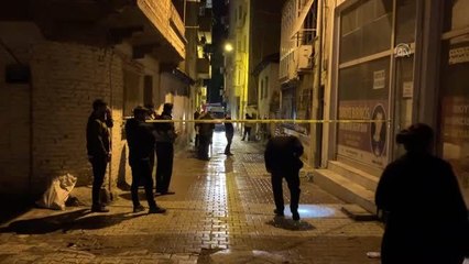 3 katlı bir binanın yakınında meydana gelen patlamada maddi hasar oluştu