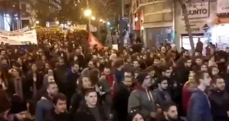 Atina'da binlerce kişi mülteciler için sokağa çıktı: Birlikte yaşayabiliriz