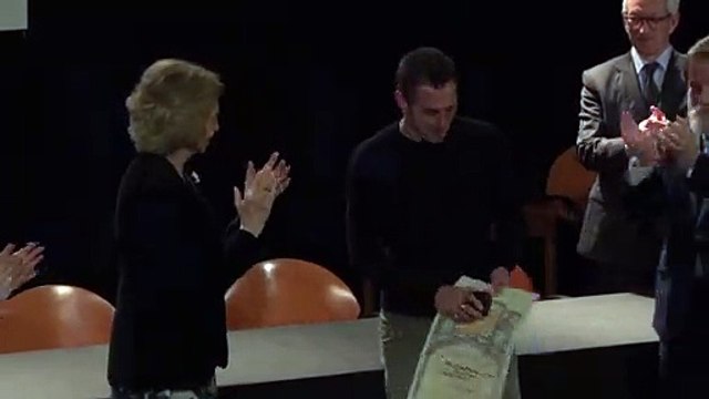 La reina Sofía apuesta por el negro para una nueva cita oficial