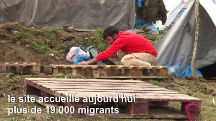 "On ne peut pas rester ici": les nouveaux arrivants s'installent dans le camp de Moria en Grèce
