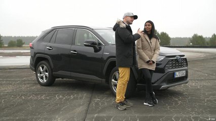 جولة بسيارة تويوتا "RAV 4" الهجينة