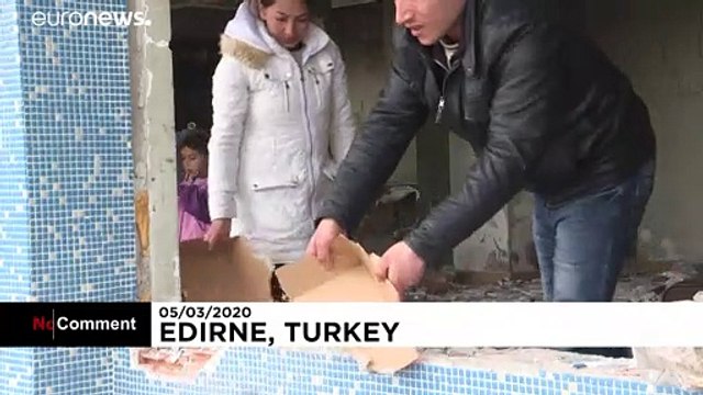 شاهد: مهاجرون يجدون ملجأ مؤقتاً في مبنى مهجور بالقرب من الحدود اليونانية التركية