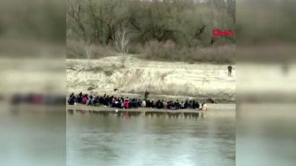 Edirne meriç'i geçen göçmenleri yunan polisi nehrin kıyısında bekletiyor