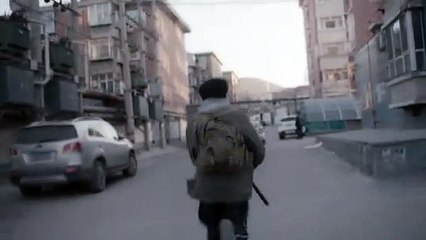 An Elephant Sitting Still - Tráiler español