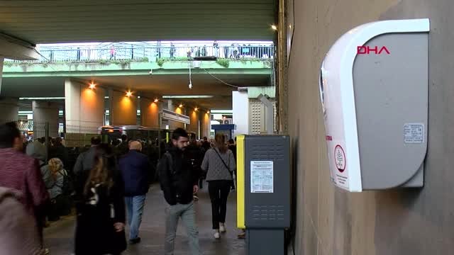 Metrobüs duraklarında virüs önlemi
