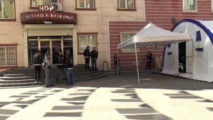 Diyarbakır annelerinden kadınlara 8 Mart çağrısı: "Terörün kökünü kurutalım"