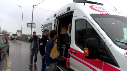Sancaktepe'de otomobille minibüs çarpıştı; 12 yaralı