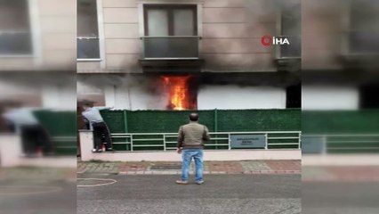 Sancaktepe’de bir apartman dairesinde yangın çıktı