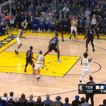 Curry marks return with outrageous behind-the-back assist