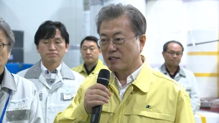 마스크 공장 찾은 문 대통령..."마스크 생산 확대가 근본대책" / YTN