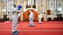 BAE'de imamlara koronavirüs ayarı: Cuma namazı 10 dakikayı geçmesin
