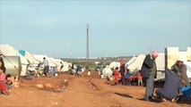 أوضاع مأساوية لآلاف النازحين السوريين على الحدود التركية