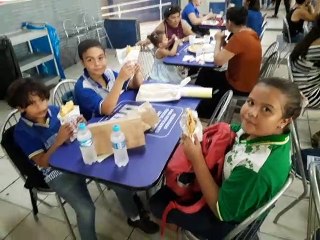 RAPHAELL, THÁBATTA E OSMILTON COMENDO PASTEL NO SHOPPING BOA VISTA 05_03_2020