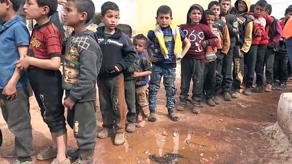 İdlib'e çizme ve gıda yardımı