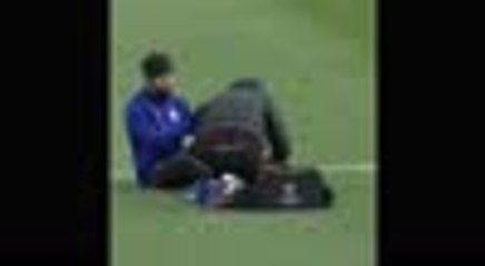 Diego Costa treated by doctor in Atletico training