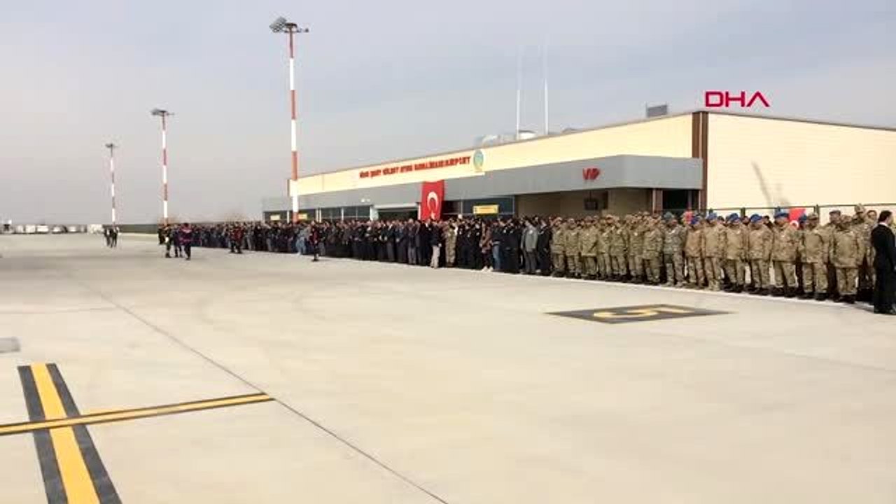 Iğdır-idlib şehidi uzman çavuş fatih kara, ığdır havaalanı'na getirildi