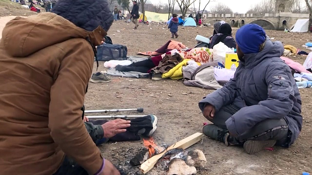 Flüchtlinge an der Grenze: 'Wir können hier nicht bleiben!'