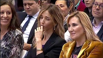 Casado: "Estoy orgulloso de presidir un partido en el que no tengo que defender a las mujeres porque os defendeis muy bien solas"
