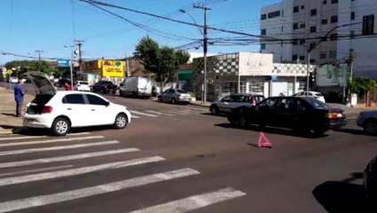 Carros se envolvem em acidente no Centro