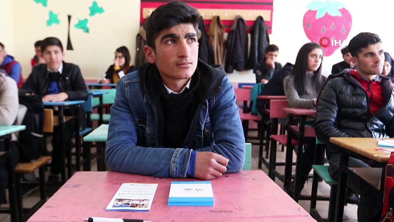 Van Büyükşehir Belediyesinden kırsaldaki öğrencilere deprem eğitimi