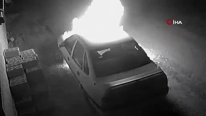 Borcunu ödemediği gerekçesiyle otomobili yakıldı