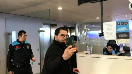 İsveç Demokratları'nın lideri, Edirne'de "Bize gelmeyin" broşürü dağıtırken yakalandı